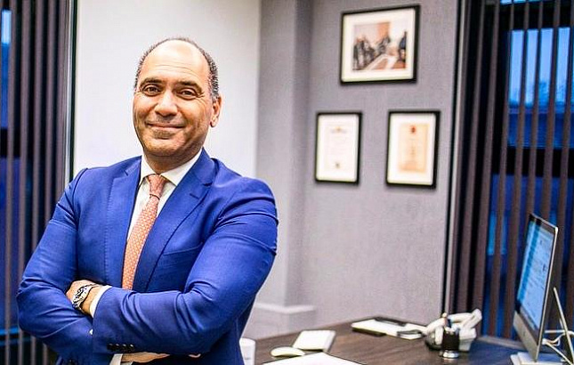 Помощница кремлевского политтехнолога выпала из окна